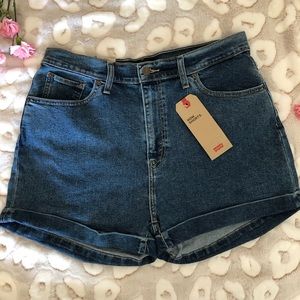 Levi’s Mom Shorts